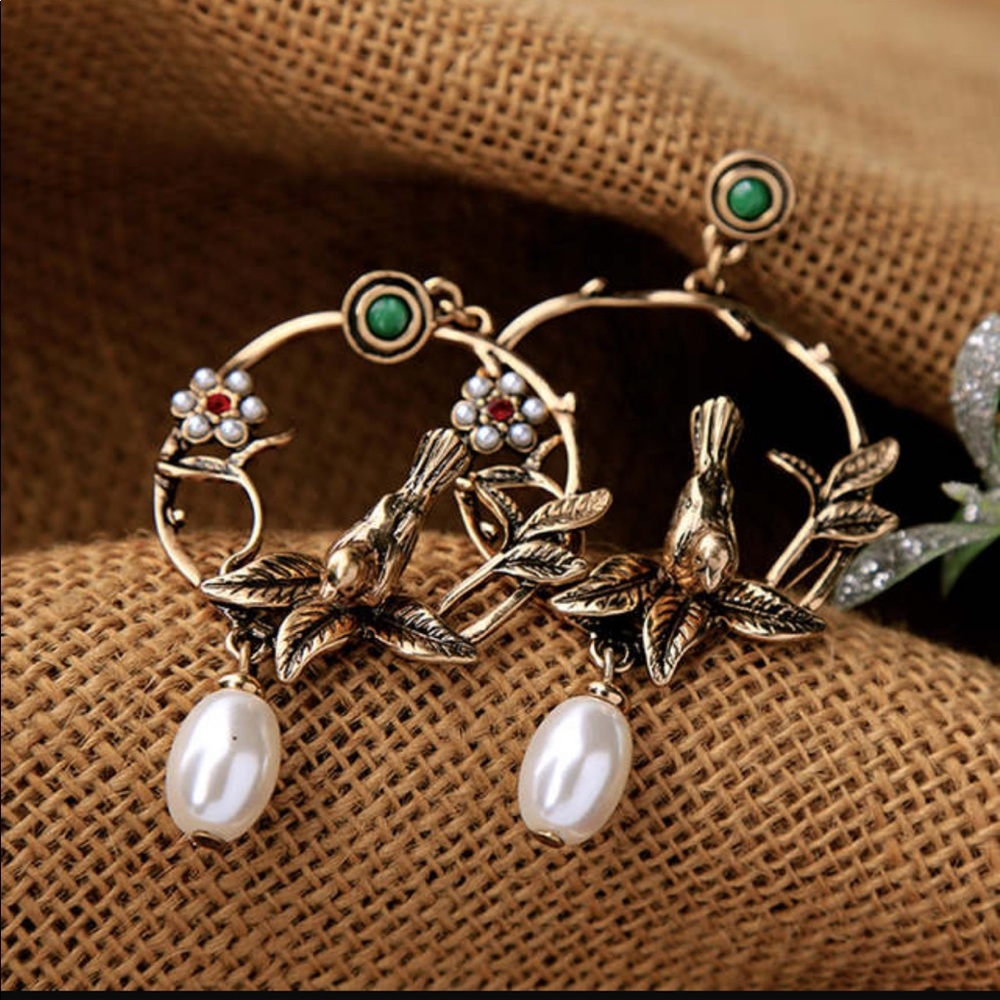 Vintage inspired Bird Charm Stud Earrings - Picture 2 of 8